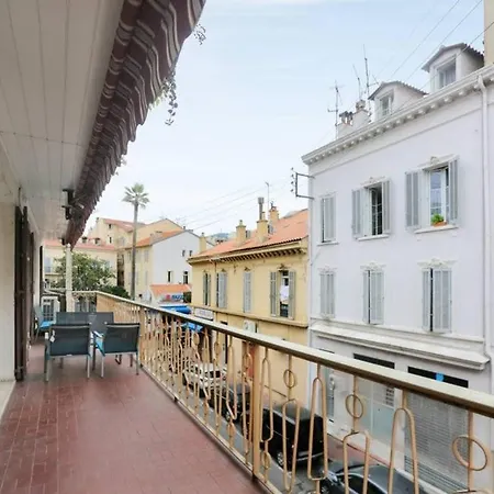 公寓 Spacious 2 Bedrooms / 6 Pax. Center Newly Refurbished *