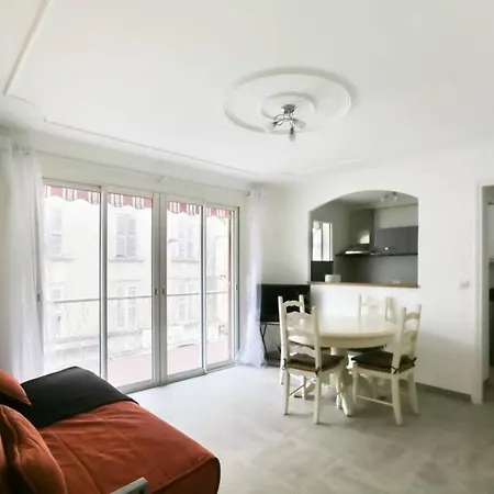 Spacious 2 Bedrooms / 6 Pax. Center Newly Refurbished * 戛纳