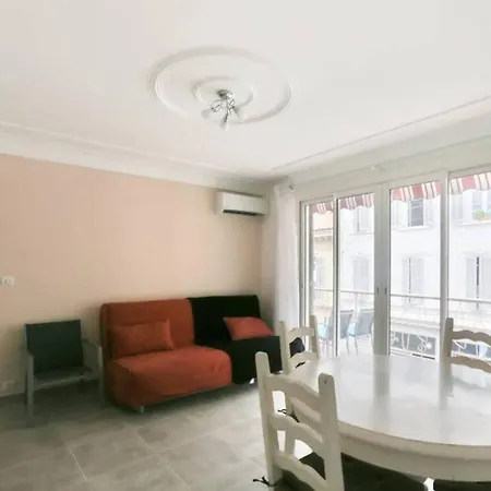 Spacious 2 Bedrooms / 6 Pax. Center Newly Refurbished *