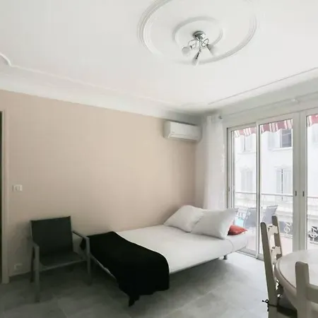 Spacious 2 Bedrooms / 6 Pax. Center Newly Refurbished * 戛纳